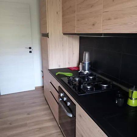 Luxury Garden Flat 아파트 카르보니아