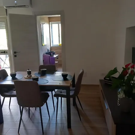 Luxury Garden Flat * 카르보니아