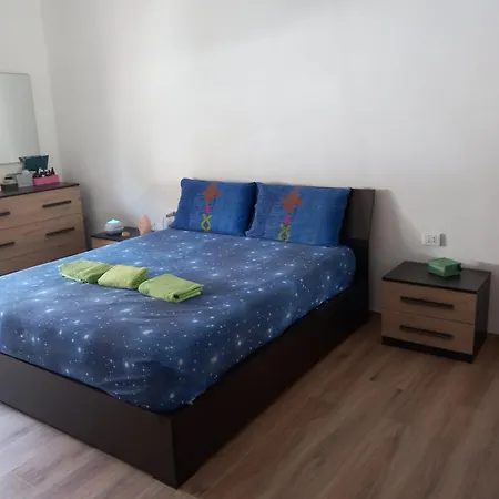 Luxury Garden Flat Апартаменты *