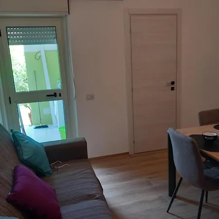 Luxury Garden Flat Апартаменты Карбония