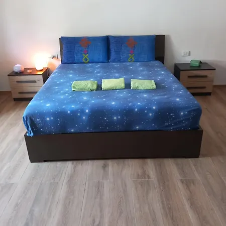 דירה Luxury Garden Flat