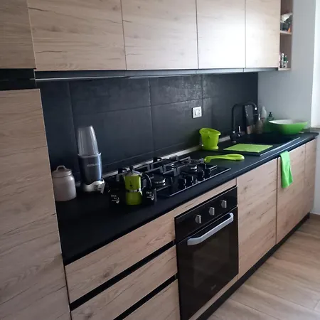 Luxury Garden Flat 아파트 카르보니아
