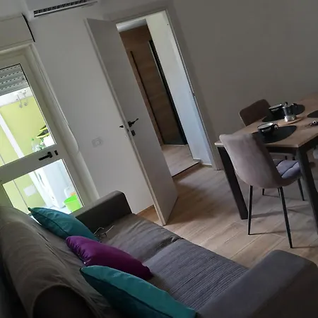 Luxury Garden Flat * Карбония