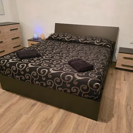 דירה Luxury Garden Flat *